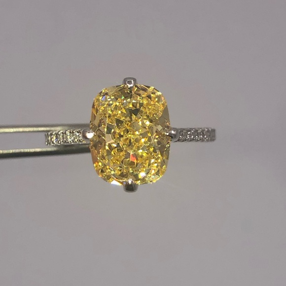 2.5ct Canary Radiant Cut Ring - Picture 14 of 17